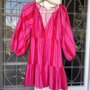 Super cute puff sleeve dress, only worn a few times, size M